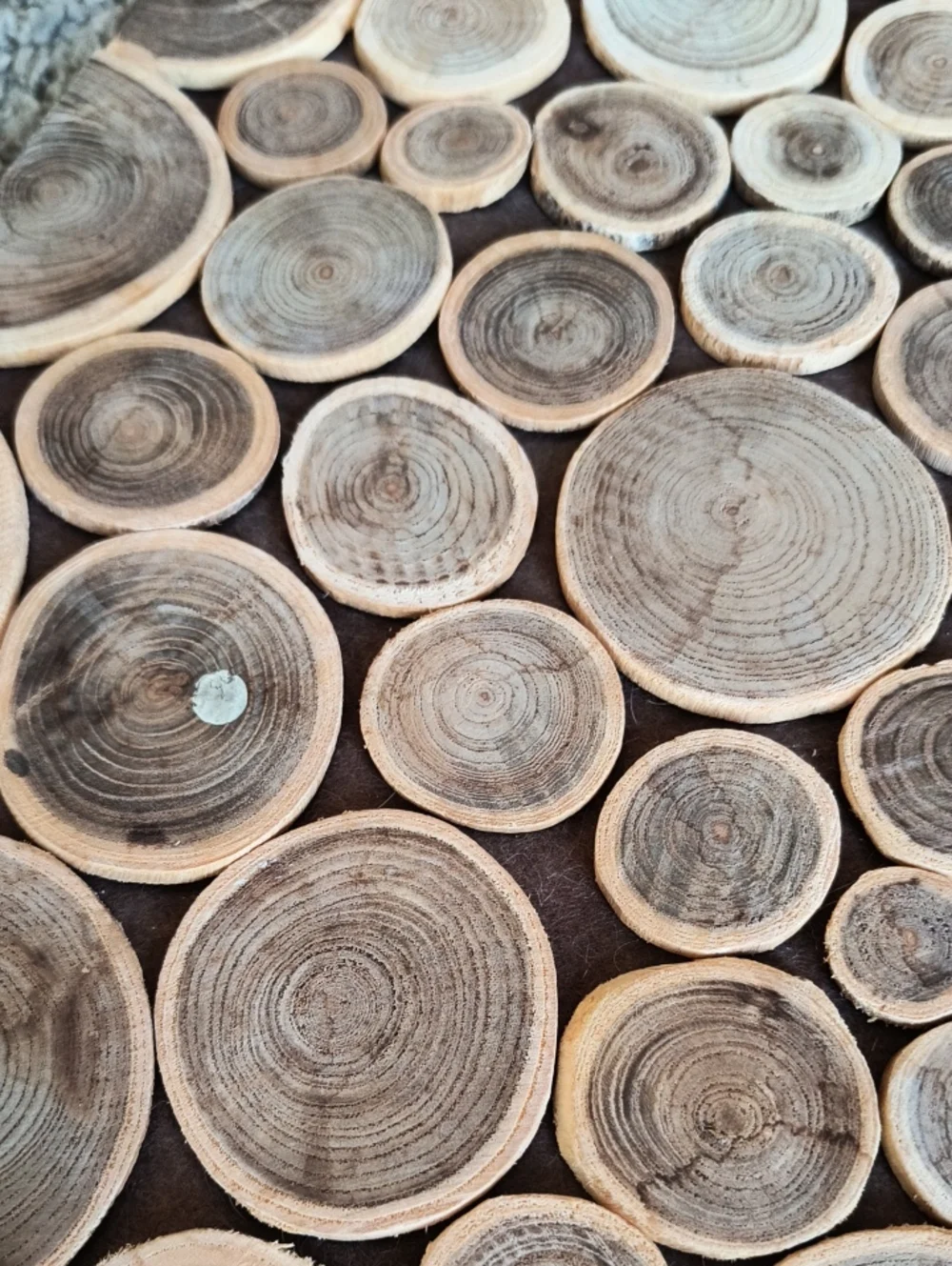 Wood Slice Pattern Table Runner 14